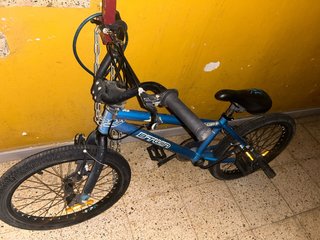 Bicicleta BMX azul Btwin