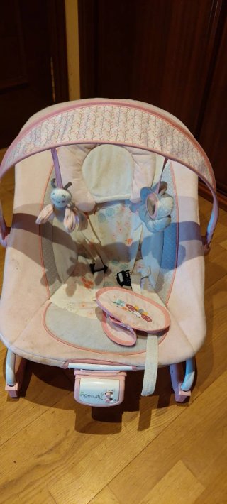 Silla bebé con música y juguetes