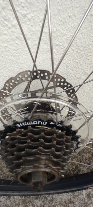 Rueda de bicicleta  de 26 con piñonera Shimano