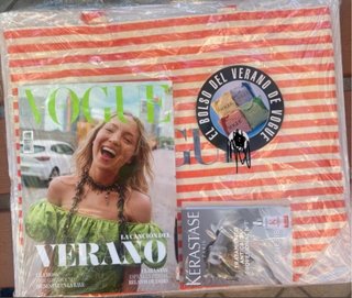 Vogue lila Moss + tote bag. Agosto 2026