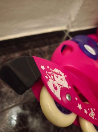 Pattini inline rosa e blu