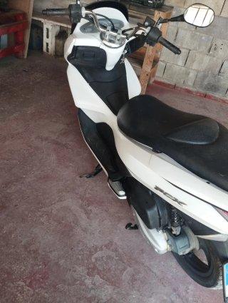 Honda PCX Scooter Blanca