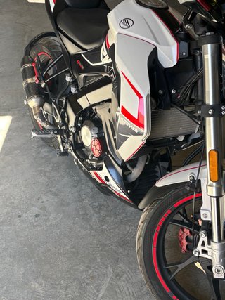 Moto Keeway 125cc Blanca y Roja