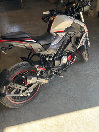 Moto Keeway 125cc Blanca y Roja