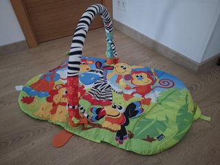 Alfombra de juego para bebé con arco