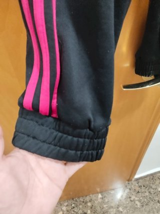Pantalón niña Adidas negro con rayas rosas