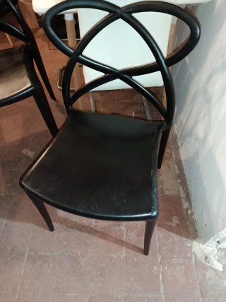 Sillas apilables de plástico negro