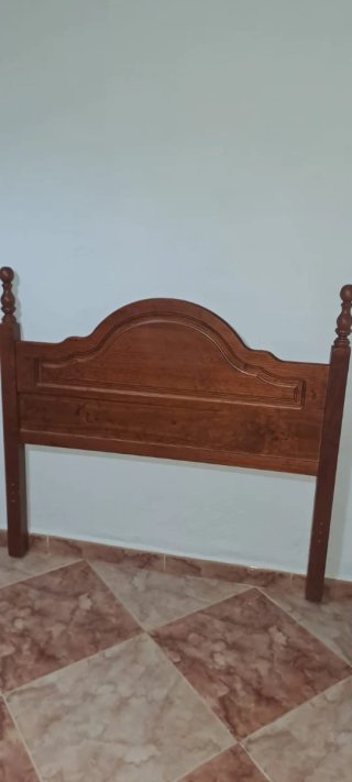 2 Cabecero de cama de madera y un tapiflex