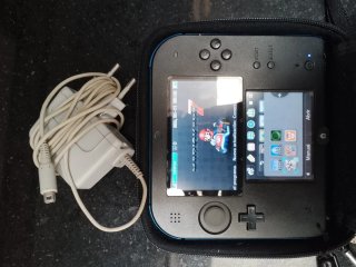 Nintendo 2DS + 6 Giochi + R4 + Custodia + Caricatore