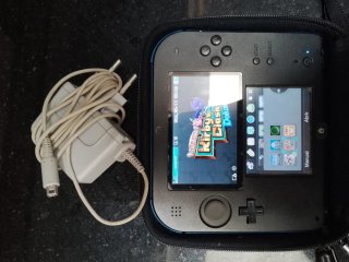 Nintendo 2DS + 6 Giochi + R4 + Custodia + Caricatore