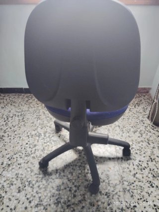 Silla de escritorio azul y gris