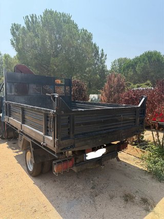 Camión volquete y grúa Kia Frontier