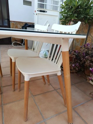 Mesa y 4 Sillas Comedor/cocina