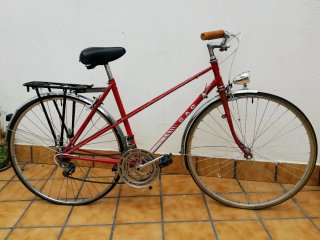 Bicicleta antigua G.A.C. Roja