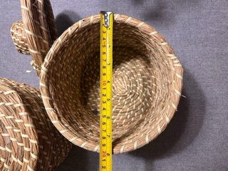 Cesta decorativa de mimbre