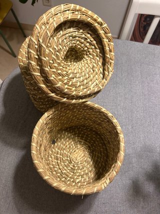 Cesta decorativa de mimbre
