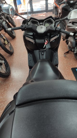 Yamaha XMAX 250