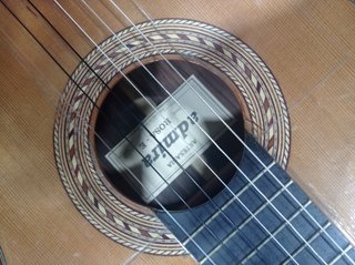 Guitarra Admira Auto Amplificada + Estuche Rígido
