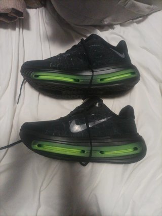 Nike Vomero Negro y Verde