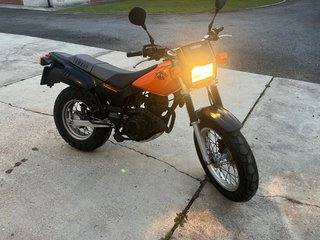 Yamaha TW125 Custom/Enduro Naranja/Negro