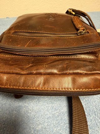 Borsa in pelle marrone da uomo con cinturino