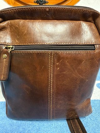Borsa in pelle marrone da uomo con cinturino