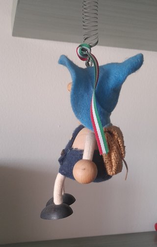 Pupazzo escursionista molleggiato da appendere
