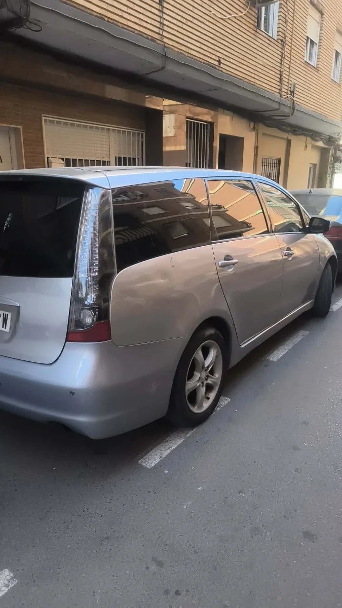 Mitsubishi Grandis 2007 - foto 1