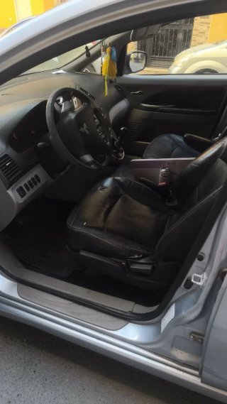 Mitsubishi Grandis 2007