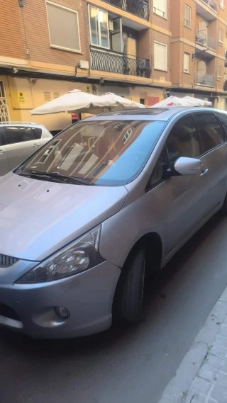 Mitsubishi Grandis 2007