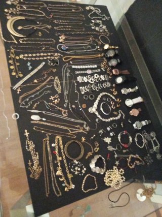 Lote bisutería diversa, colgantes, anillos...etc