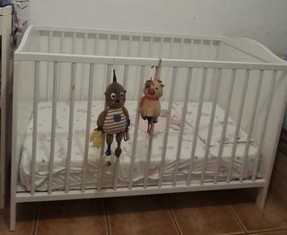 Cuna bebé + sábanas + colchón