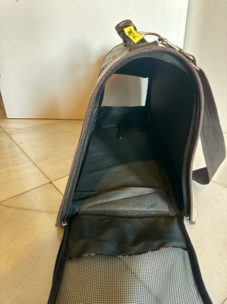 Transportín para mascotas con estampado de huellas