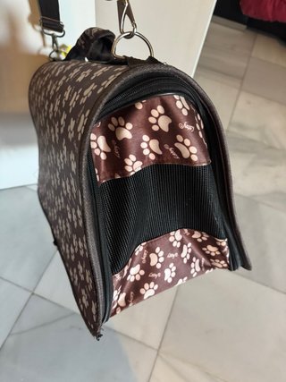 Transportín para mascotas con estampado de huellas