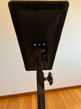 Taburete y apoyabrazos para tatuadores