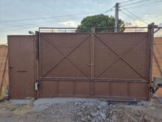 Puerta corredera metálica exterior chalet