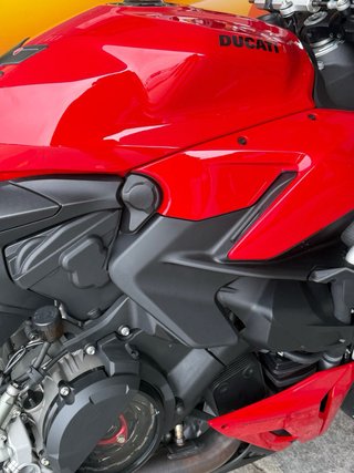 Ducati Streetfighter V2 2024 Roja