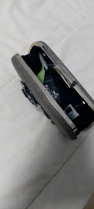 Bolso de fiesta plateado con pedrería