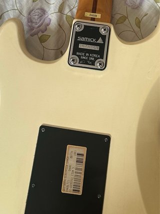 Guitarra Eléctrica Color Crema