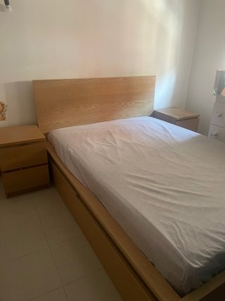 Cama 140x200 con colchon + Mesitas de Noche