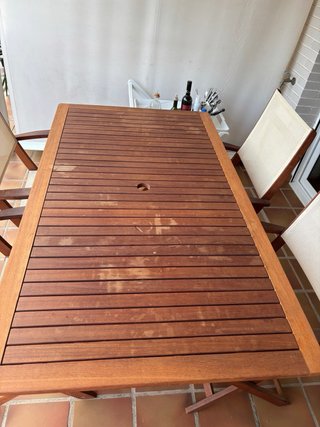 Mesa de madera Teka y 4 sillas exterior