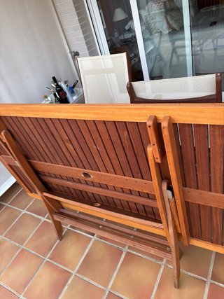 Mesa de madera Teka y 4 sillas exterior