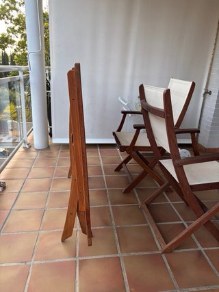 Mesa de madera Teka y 4 sillas exterior