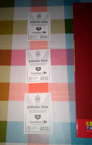 Lote Manu, álbum vacío con esquina mal + 3 cromos