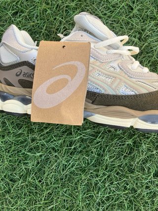 Zapatillas Asics Gel NYC Marrones y Blancas