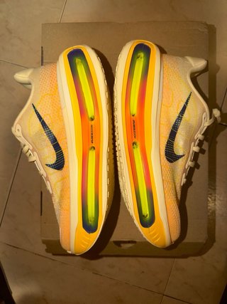 Nike Vomero Premium Naranja Amarillo