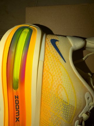 Nike Vomero Premium Naranja Amarillo