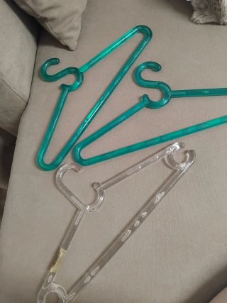 3 Perchas Plástico Teal y Transparente