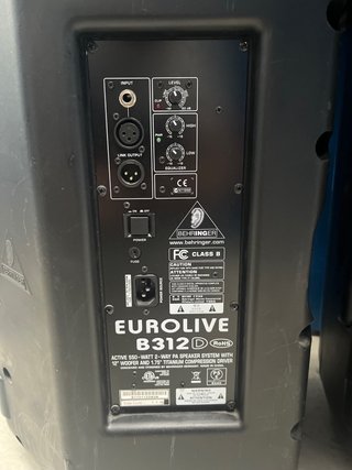 Altavoces Behringer EUROLIVE B312D + Trípodes