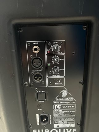Altavoces Behringer EUROLIVE B312D + Trípodes